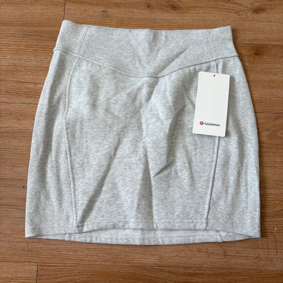 Lululemon Athletic Scuba High Rise Mini Skirt Heathered Grey NWT Women’s Size M - Picture 1 of 5